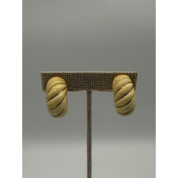 Vintage Cream Swirl Clip-On Earrings - Picture 1 of 6